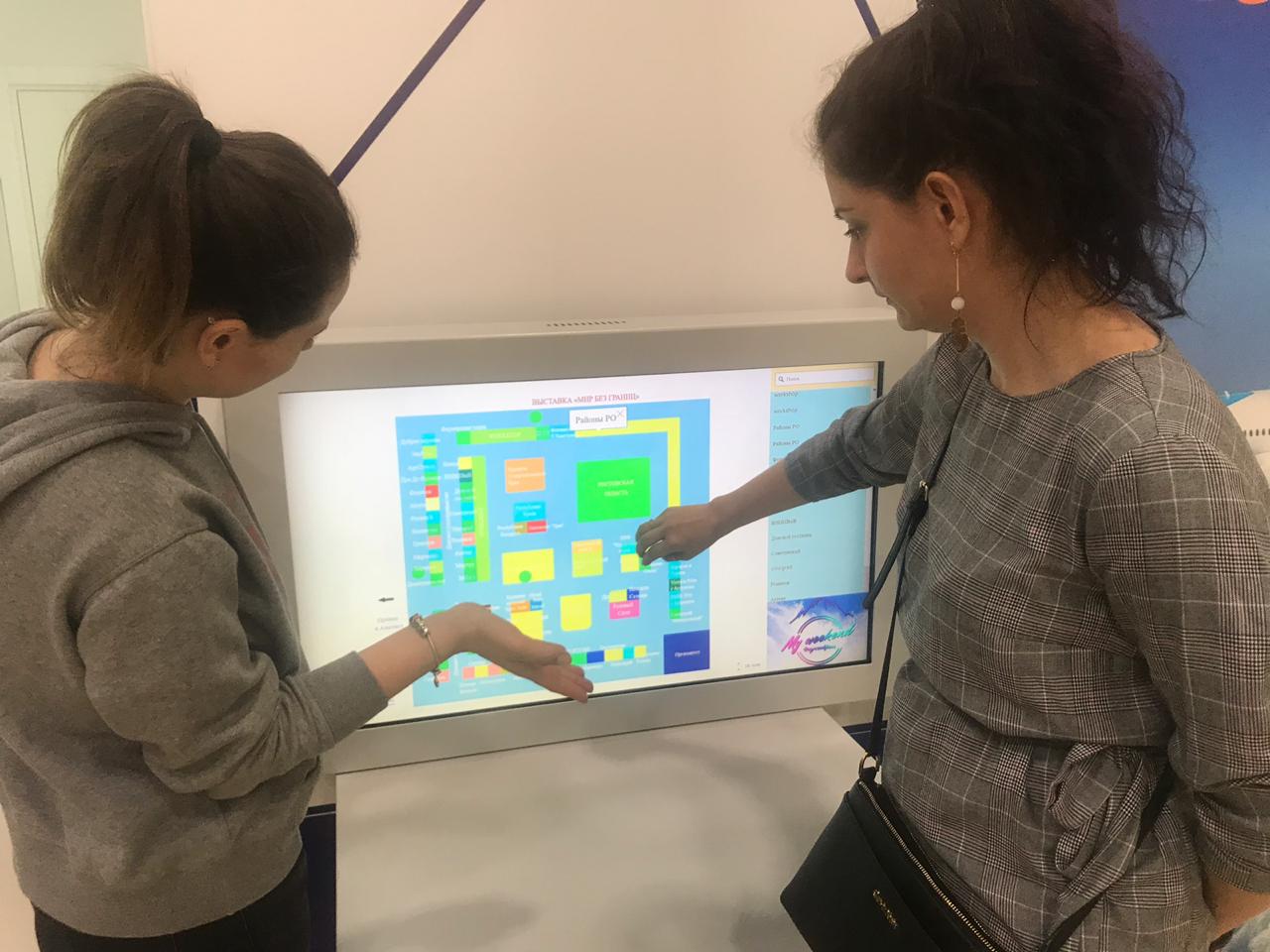 Сенсорные стойки для выставки Сенсорные стойки для выставки